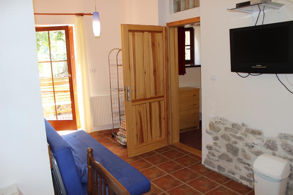 Penzion Gomelska Apartment Horní Stropnice Exterior foto